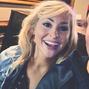 Meet your Posher, Ella